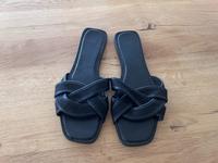 H&M Sandalen Schlappen schwarz 41 Kr. München - Haar Vorschau