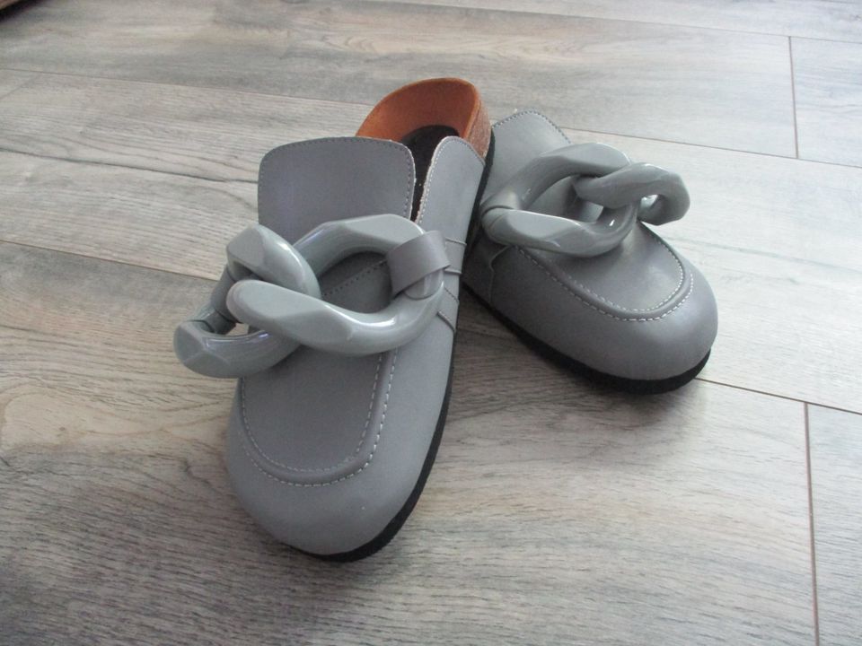 Damen Schuhe Gr. 38 Grau Pantoffeln Sandalen Sommerschuhe in Bochum