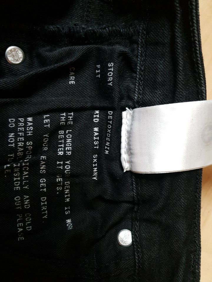 Armed Angels Jeans schwarz 28/30 Größe M neu in Maisach