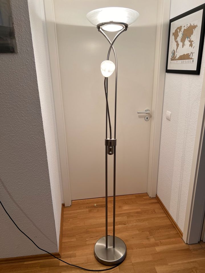 Stehlampe dimmbar mit Leseleuchte in Reutlingen