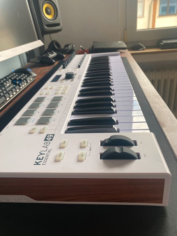 Arturia Keylab Essential 49 MIDI Keyboard in Wesseling
