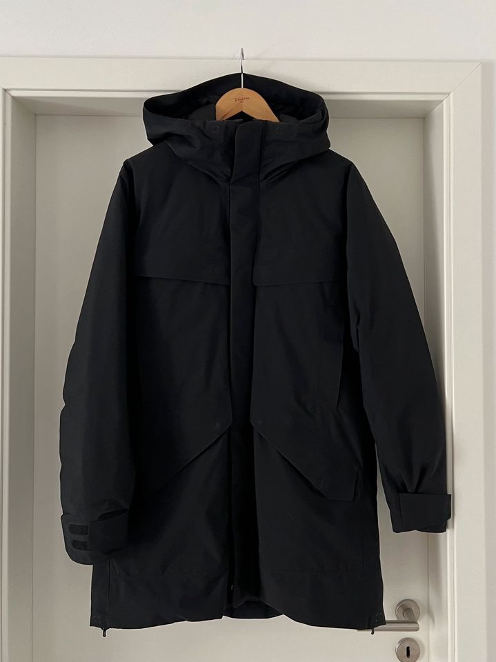 Goldwin Hooded Spur Down Coat schwarz Gr M Gore Tex Winterjacke in Wolfsburg