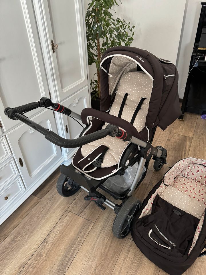 Hochwertiger Hartan Kinderwagen mit Zubehör in Anröchte