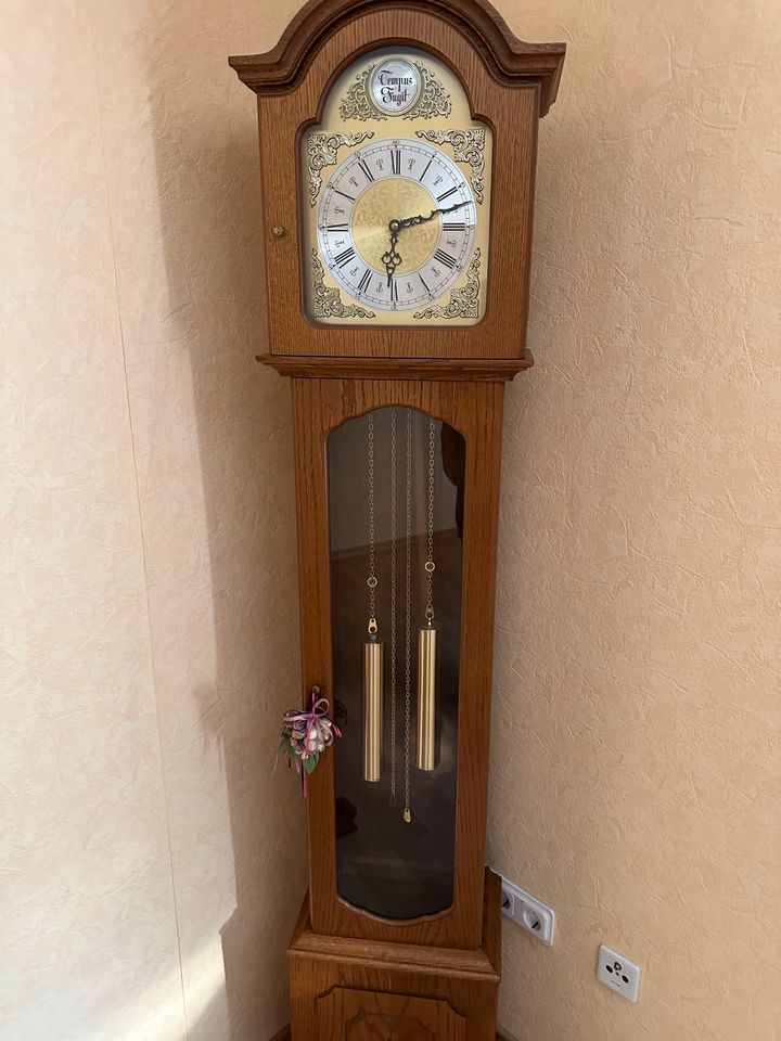 Große Standuhr in Reil