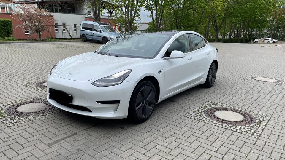 Tesla Model 3 2020 SR+ in Zarrentin