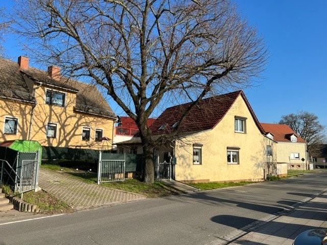 Wohnhaus in erster Reihe am Süßen See! in Seegebiet Mansfelder Land