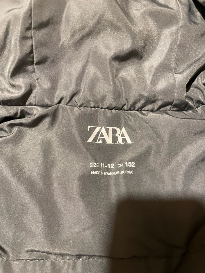 Jungen Winterjacke von Zara Gr. 152 in Berlin