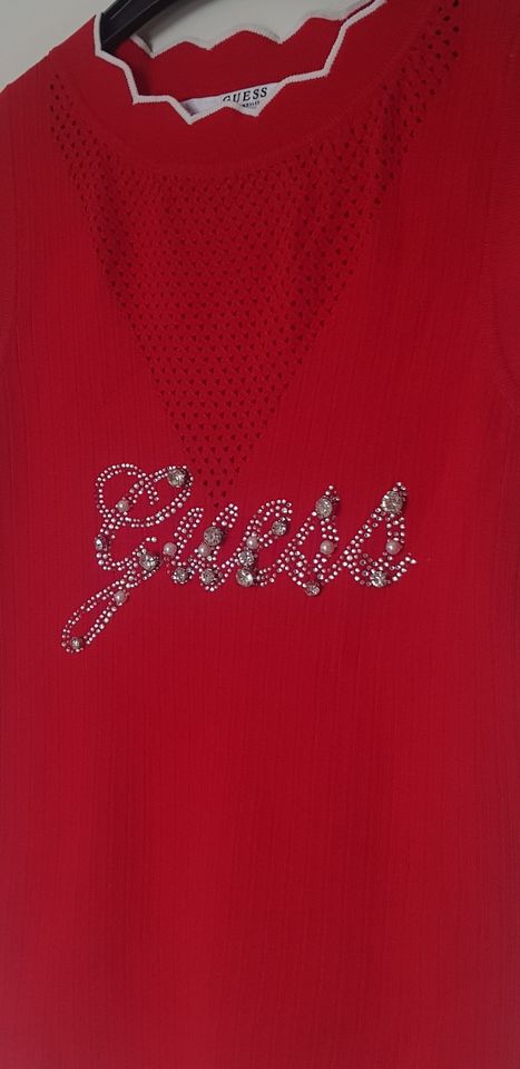 Sehr gutes rotes Top von Guess in Bad Homburg