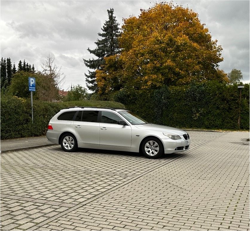 BMW 5er 525d Touring tüv 9/25|Pano|abnehm.AHK|Xenon|SiHz|Leder in Bautzen