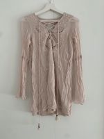 BERSHKA Bluse mit tollen Details Gr. S/M Neuhausen-Nymphenburg - Neuhausen Vorschau