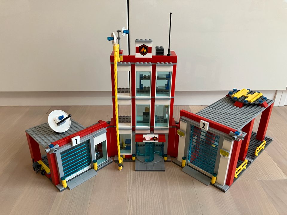 LEGO® 60110 Große Feuerwehrstation; komplett zum zusammenbauen in Langenzenn