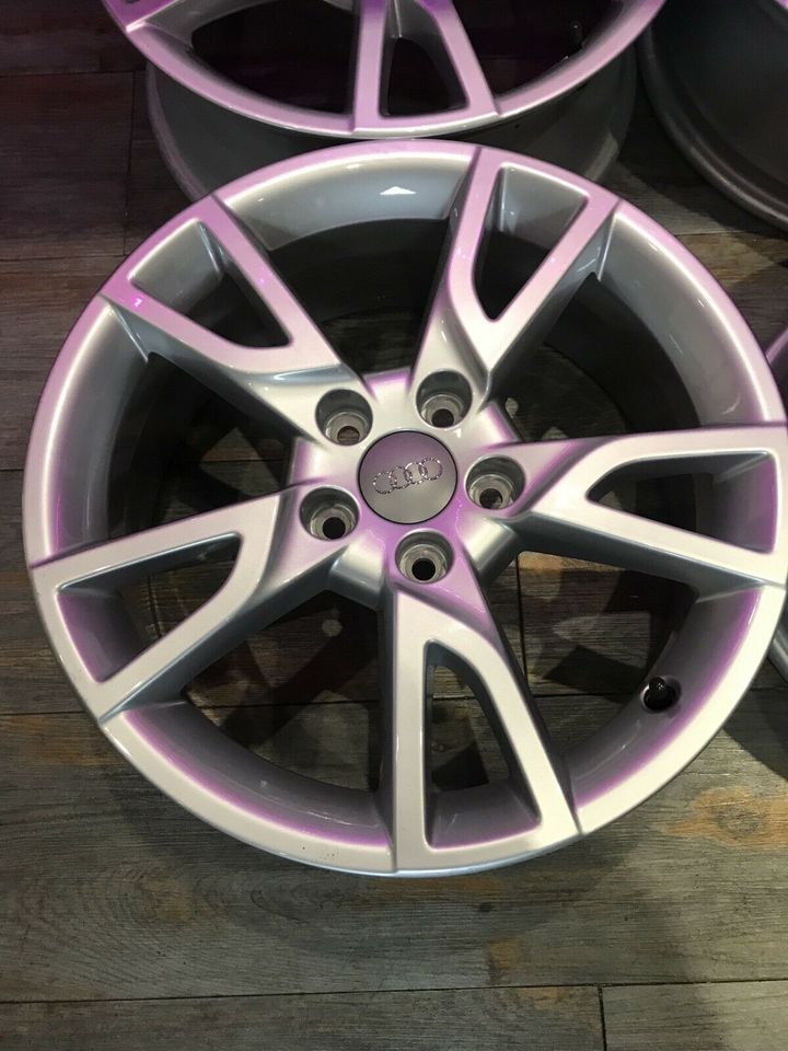 Originale Audi Alufelgen Silber 6,5x17“ ET33 5x112 8U0 071 497 in Minden