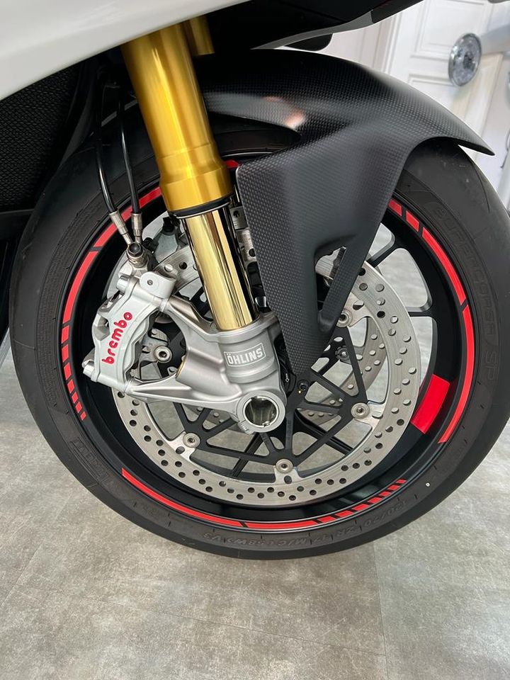 Ducati Panigale V4 S 2022 (Carbon Paket)Service,TÜV, Reifen Neu! in Berlin