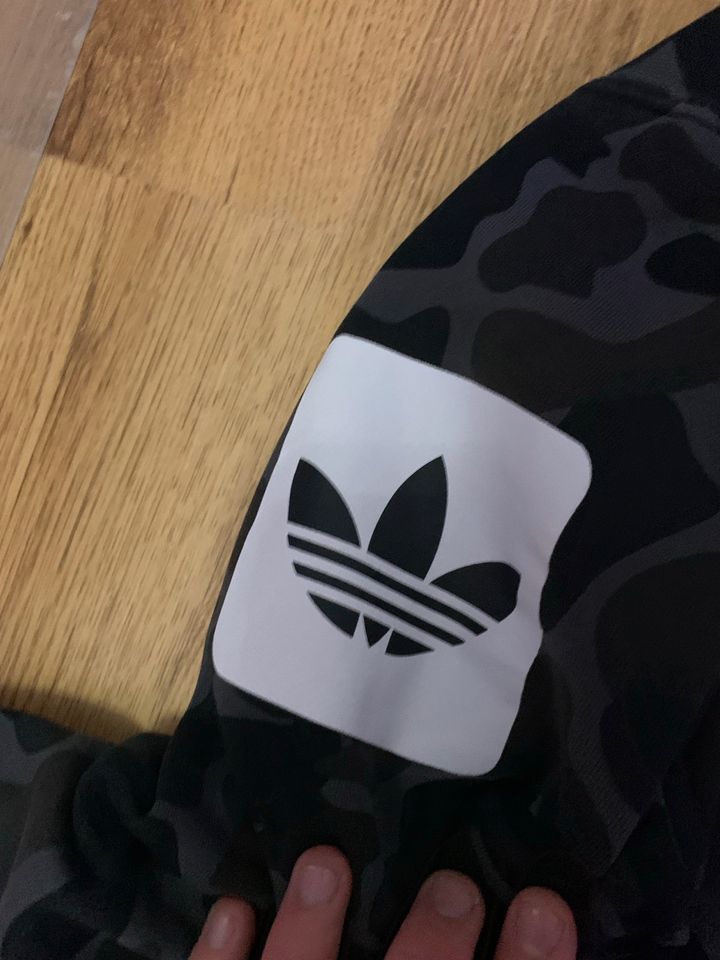 Adidas Sweater Camouflage L in Brieselang