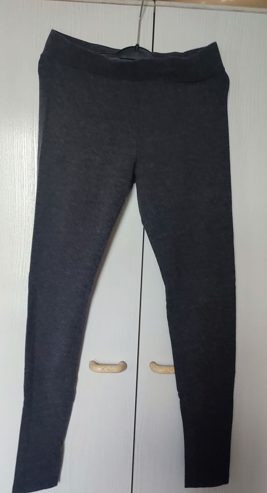 Tchibo active Sporthose Gymnastikhose Leggings Gr. S Grau in Preußisch Oldendorf