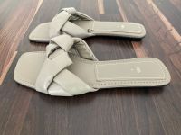 Neu ZARA Leder Sandalen flach Pantoletten 40 khaki grün NP 50 Duisburg - Duisburg-Mitte Vorschau