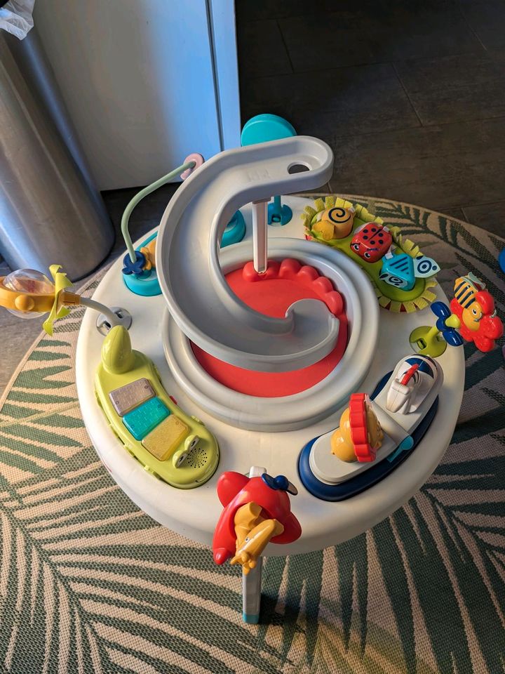 Fisher Price 2-in-1 Activity Center Spieltisch in Meißen