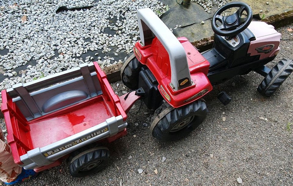 Trampeltraktor  mit Anhänger  Kinder in Lüdenscheid