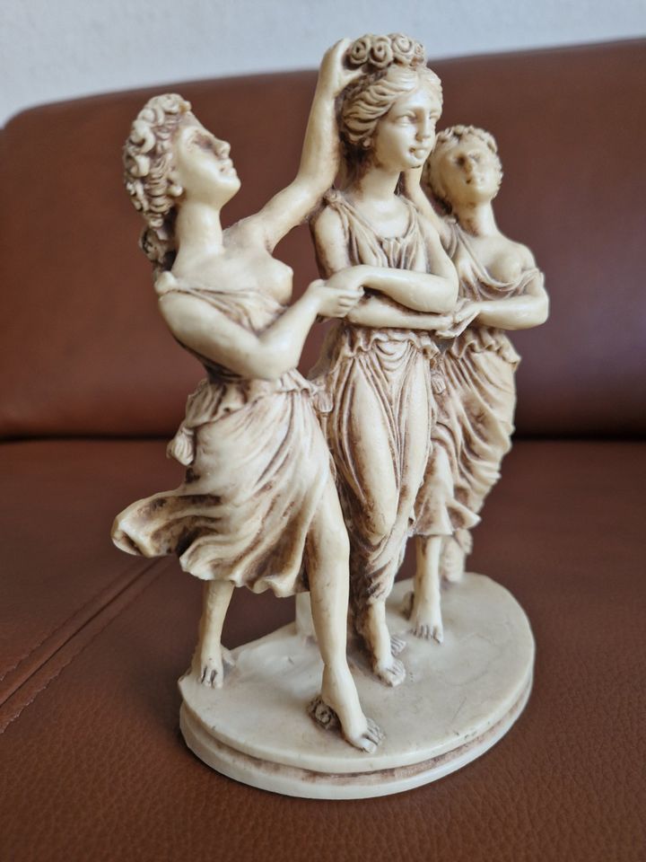 Schöne Italienische Alabaster Skulptur: "Die drei Grazien" H16 cm in Paderborn