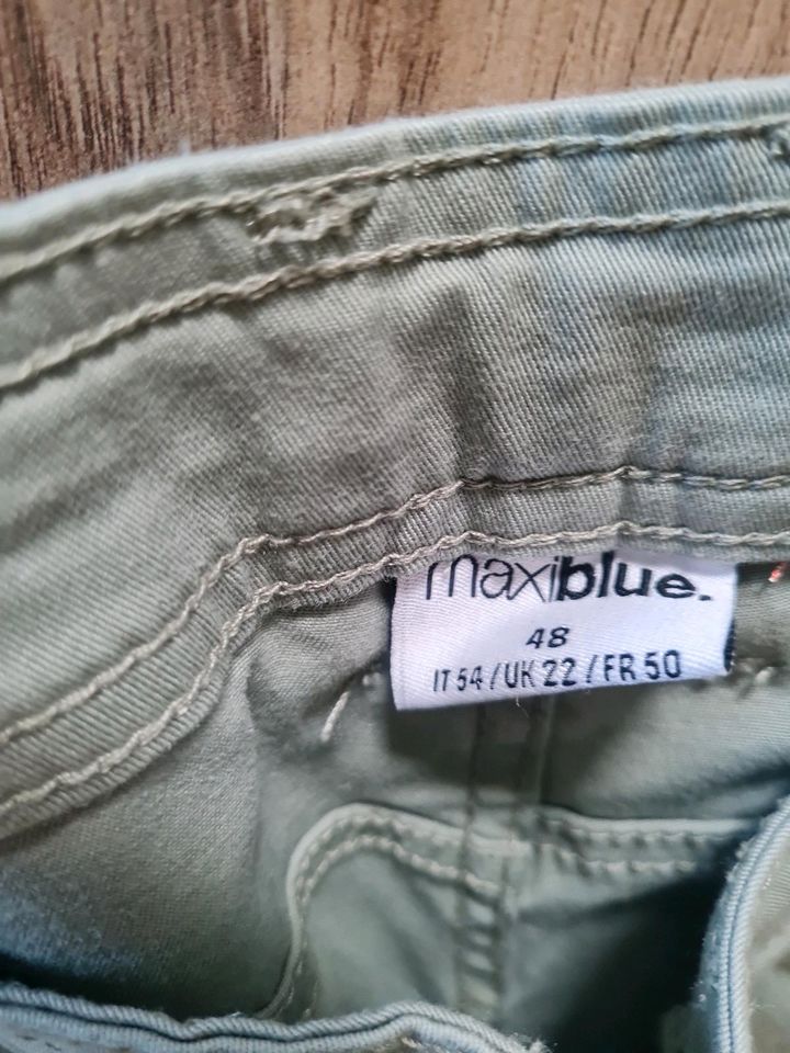 Jeansjacke und 3/ 4 Hose im Set neuwertig grün in Wolfhagen 