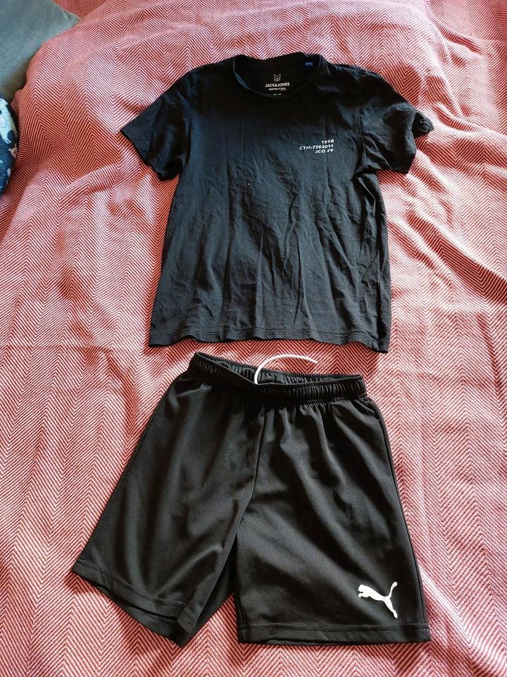 Set schwarz Gr 164 Puma Sporthose shorts + Jack&Jones Tshirt in Duderstadt