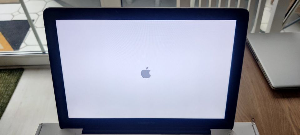 Apple Macbook Pro 13 Zoll in Erftstadt
