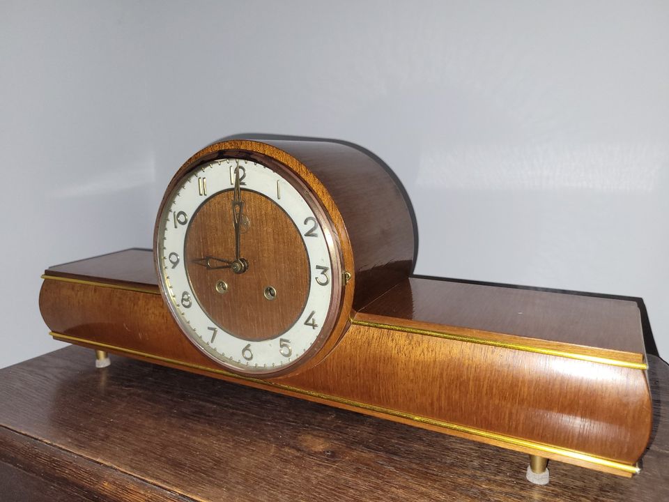 Oma`s Uhr aus den 50´ger Jahren/ schlicht und elegant in Hannover