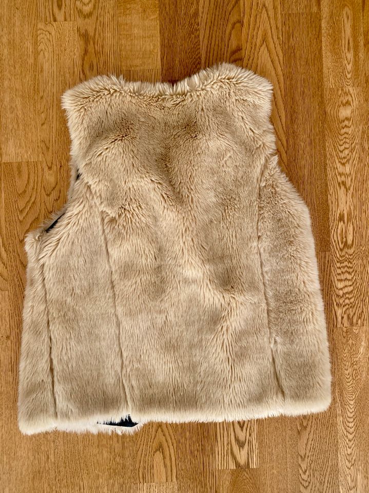 Zara Girls Fake Fur Fell - Weste size 10/11 148 cm in Nürnberg (Mittelfr)