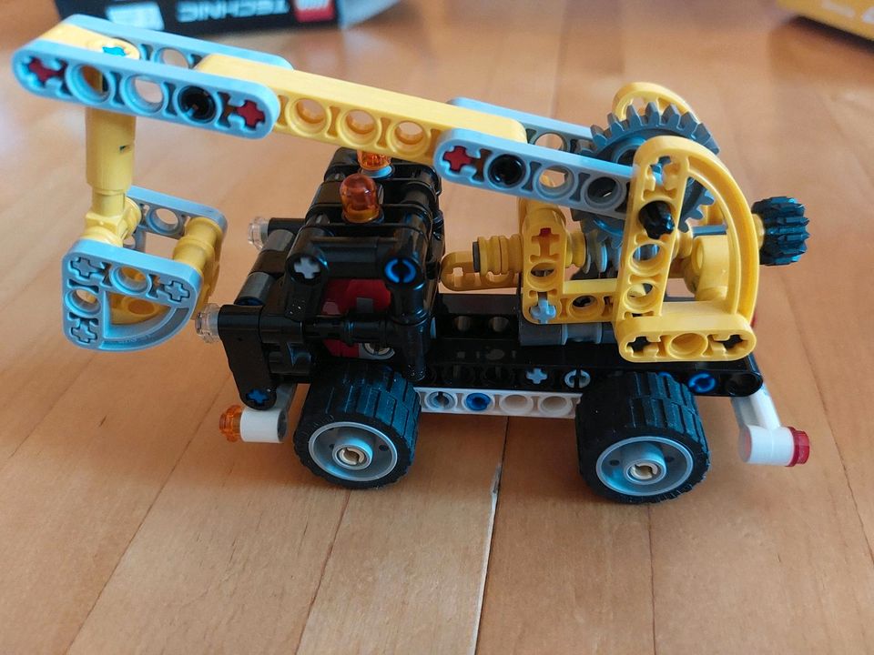 Lego Technik 42031 Kraftfahrzeug in Bad Honnef