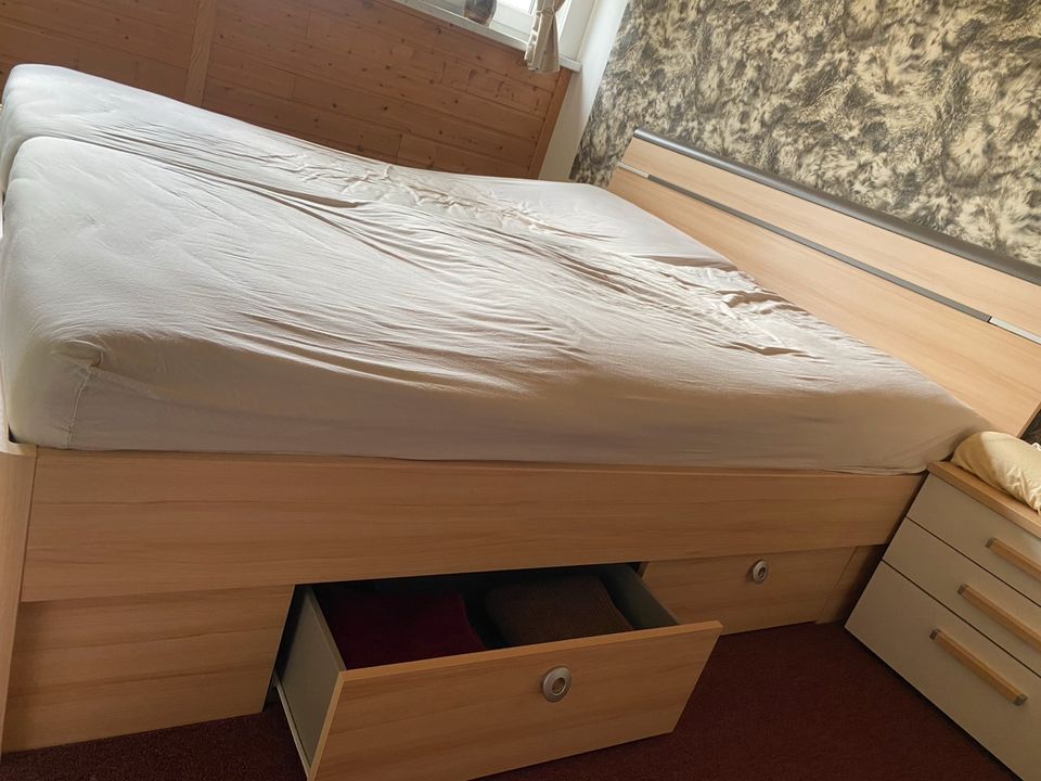 Doppelbett mit Bettkasten in Chemnitz