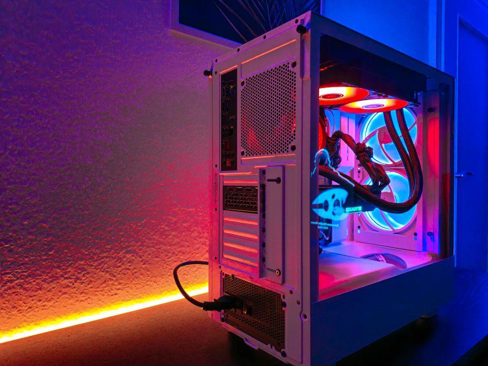 Gaming PC Ryzen 5, RTX 4070 TI, Strimer, NZXT H5, Wasserkühlung in Bremerhaven