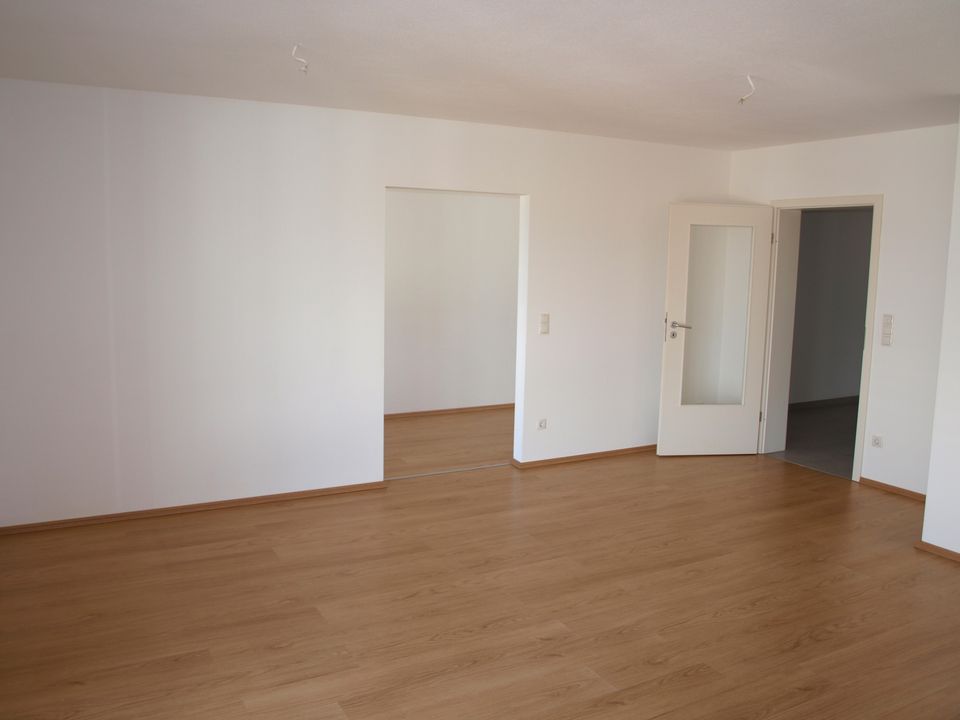 Sofort bezugsfrei! Sehr gepflegte 4-Zimmer-Maisonette-Wohnung (OG + DG) in Altfraunhofen