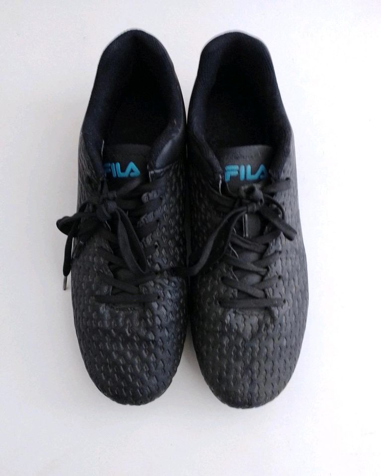 Fila Fußball / Fussball schuhe Stollen Sport Schwarz in Goch