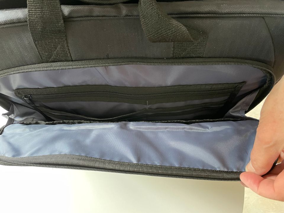 Laptop-/Notebooktasche in schwarz in Burgdorf