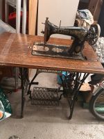 Alte Singer Nähmaschine mit Tisch Antik Vintage Bayern - Fürth Vorschau