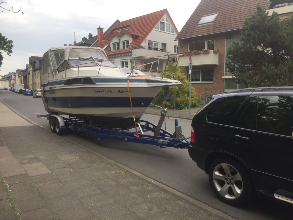 Motorboot / Kajütboot Regal +Trailer Seit dem 18.05. im Hafen Lev in Köln