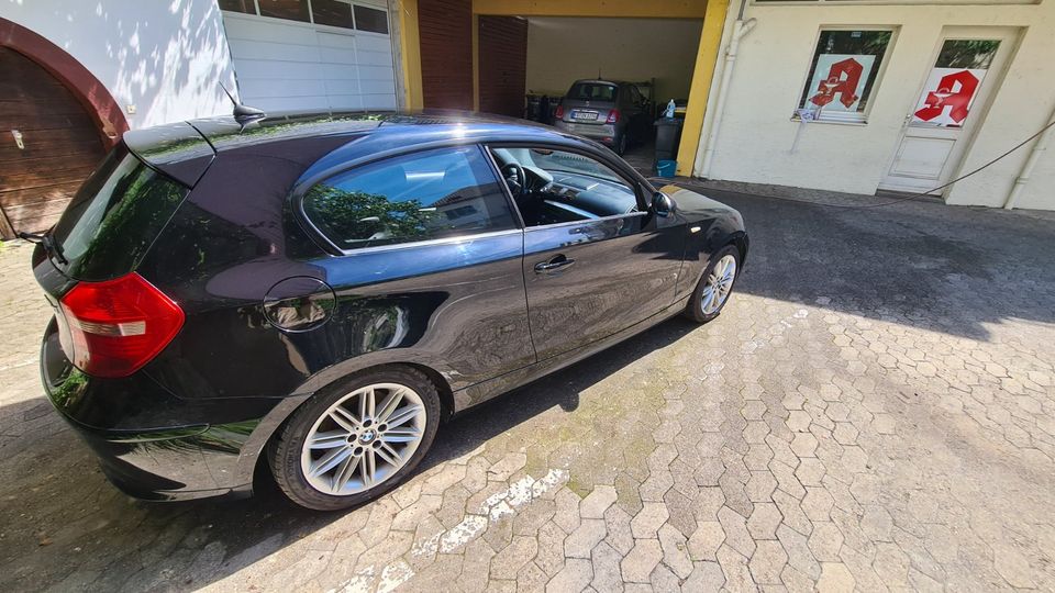 BMW 118 d - Sehr gepflegt 2 Hand+Alu 6 Gang Tüv Neu in Breisach am Rhein  