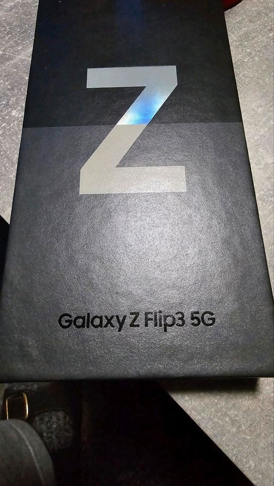 Galaxy Z Flip3 5G, Galaxy Watch, Supcase in Düren