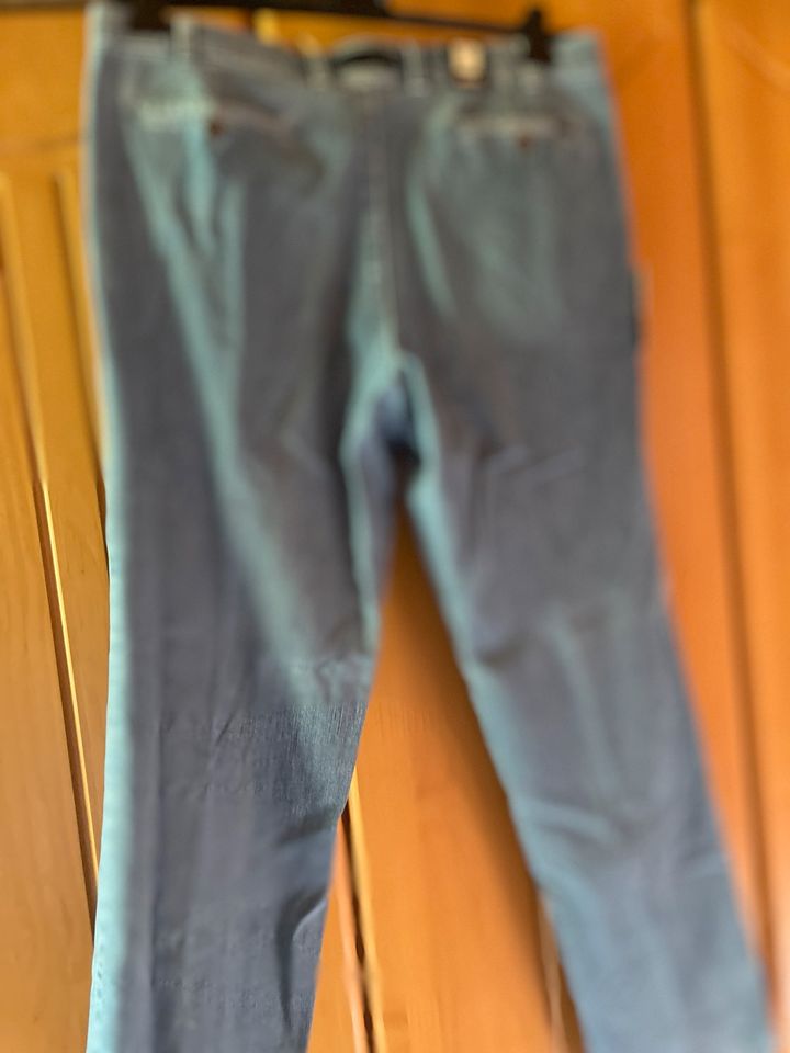 Brax 56 Jeans neu mit Etikett in Rüsselsheim