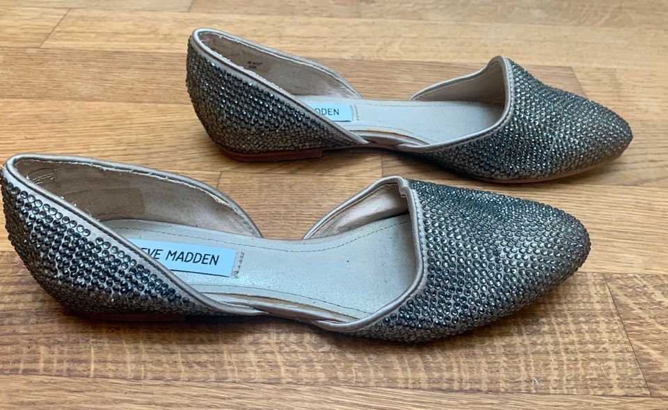 Ballerinas/Slipper von Steve Madden, silber mit Strass, Gr. 37 in Essen