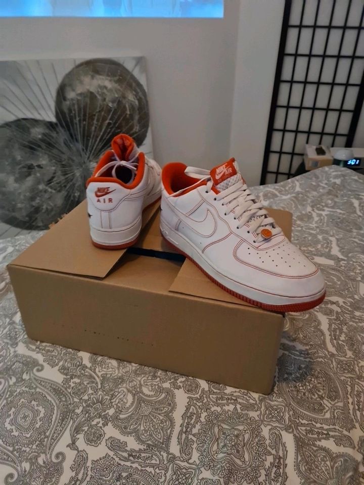 Nike LV 08 weiß/Orange 44,5 in Stuttgart