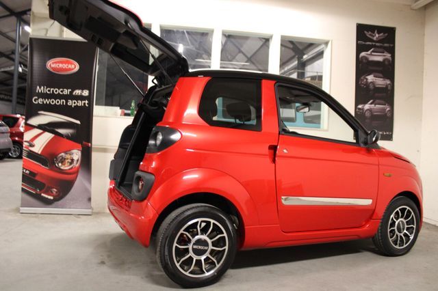 Microcar M.Go Red Black 8 PS Multimedia Mopedauto 45 KM/H in Vreden