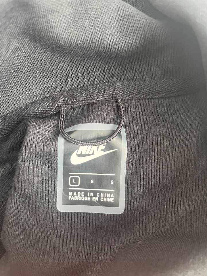 Nike tech fleece schwarz Oberteil neu in Kiel