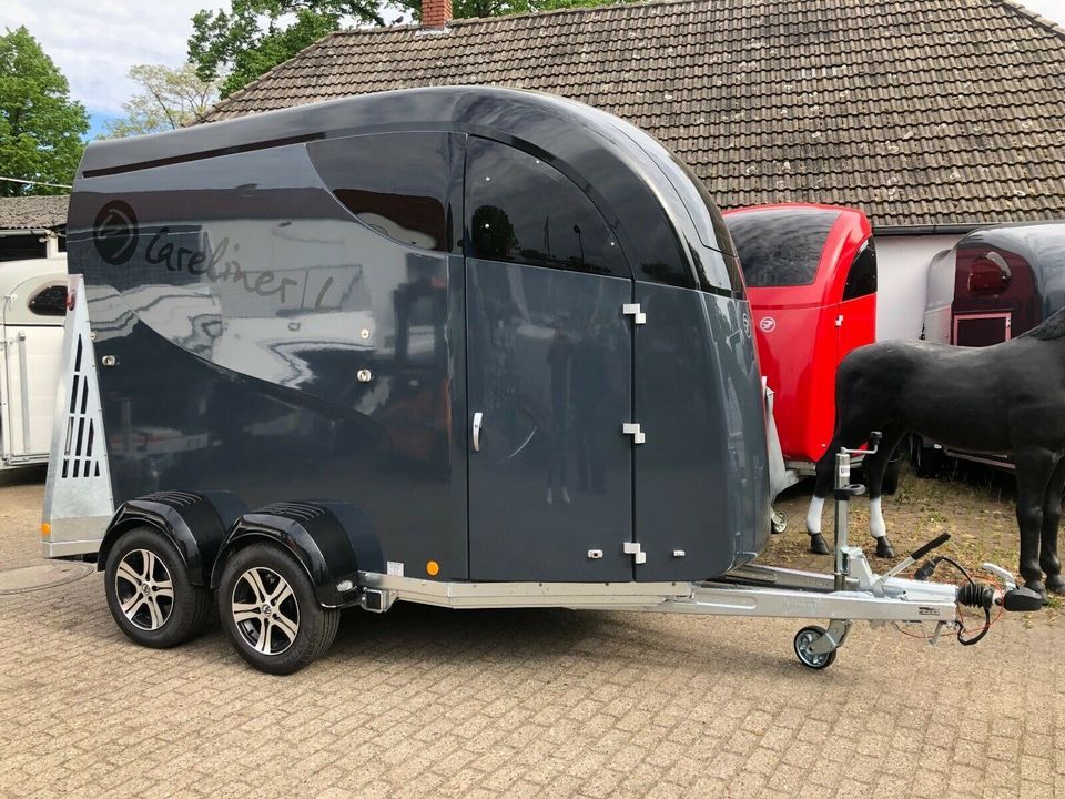 MESSEPREISE PFERDEANHÄNGER CHEVAL LIBERTE, CARELINER in Bremen