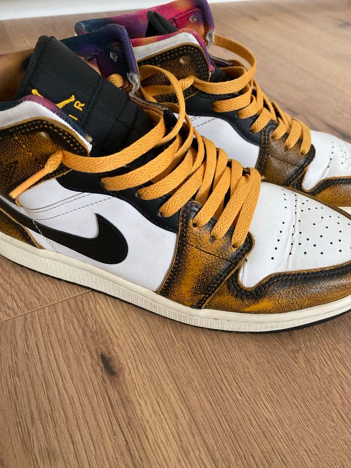 Jordan 1 mid wear away yellow in Kassel