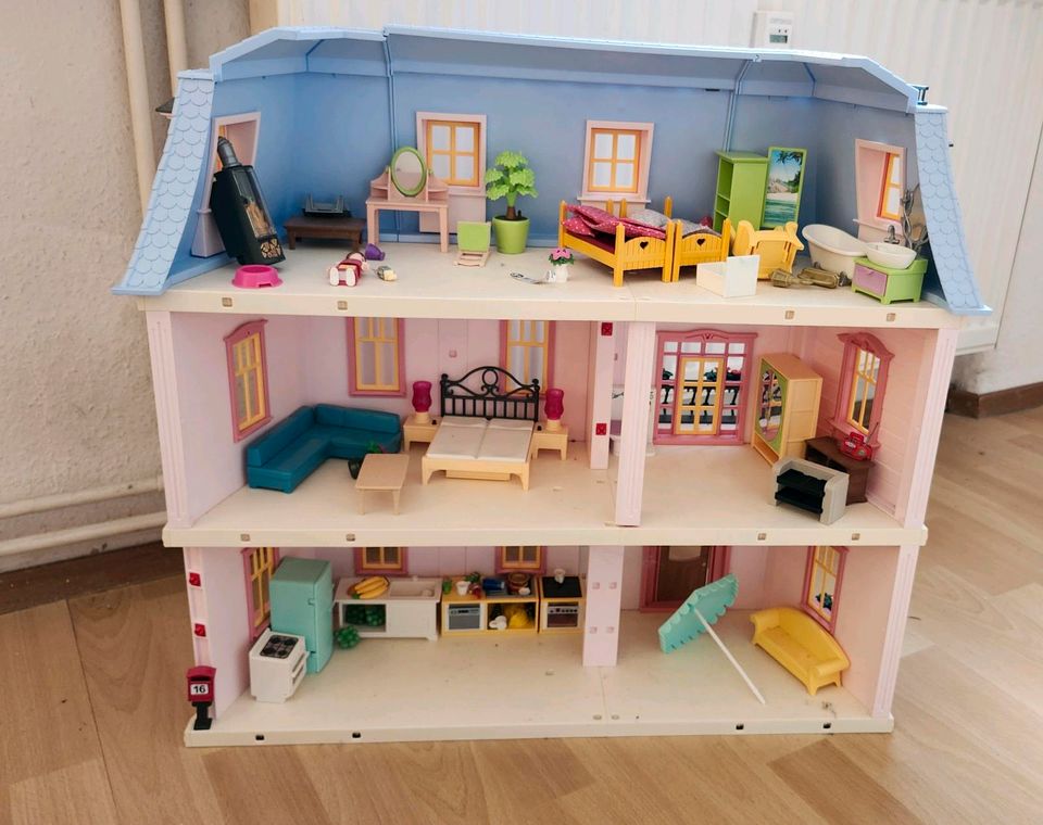 Playmobil Dollhouse mit Möbel in Stockach