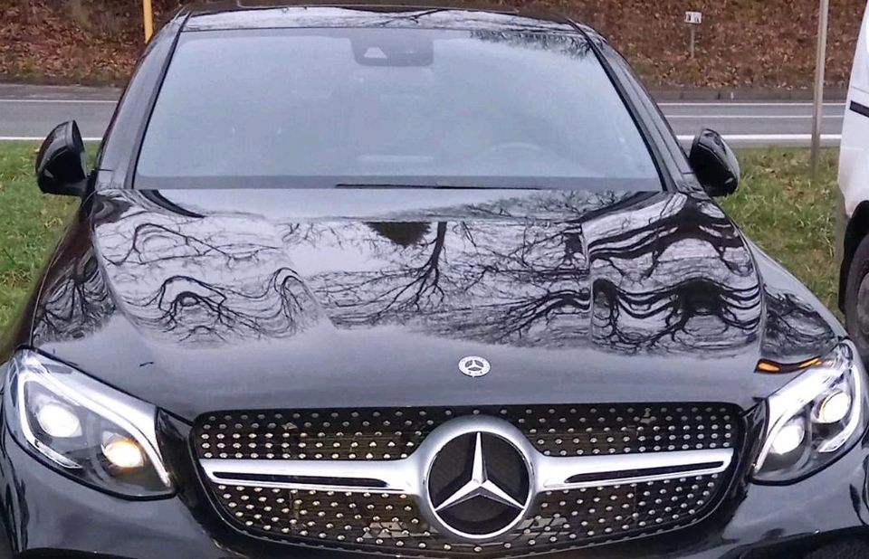 Original GLC Mercedes Frontgrill 2019 in Sundern (Sauerland)