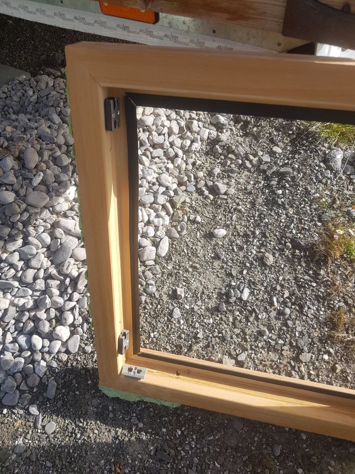 verschiedene Holzfenster mit Rahmen Lärche defekt undicht in Wertach