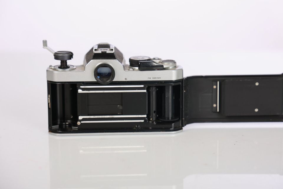 Nikon FM Kamera Gehäuse Silber 35mm Film SLR in Bremen