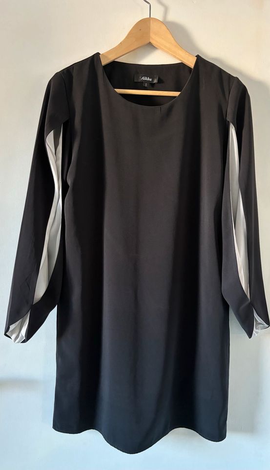 Schwarzes Kleid in Daaden